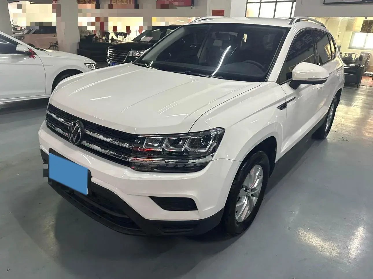 2020 VOLKSWAGEN THARU view 1