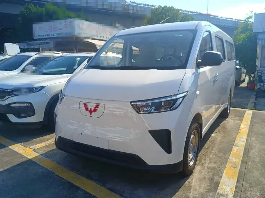 2024 WULING HONGGUANG view 1