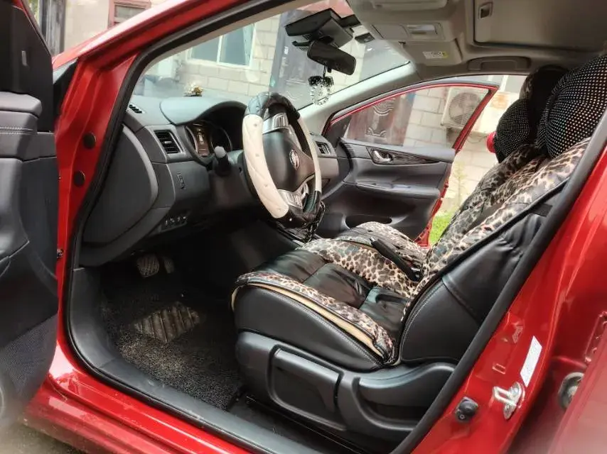 2023 NISSAN TIIDA thumbnail 2