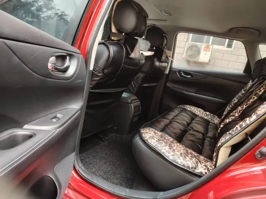 2023 NISSAN TIIDA thumbnail 4