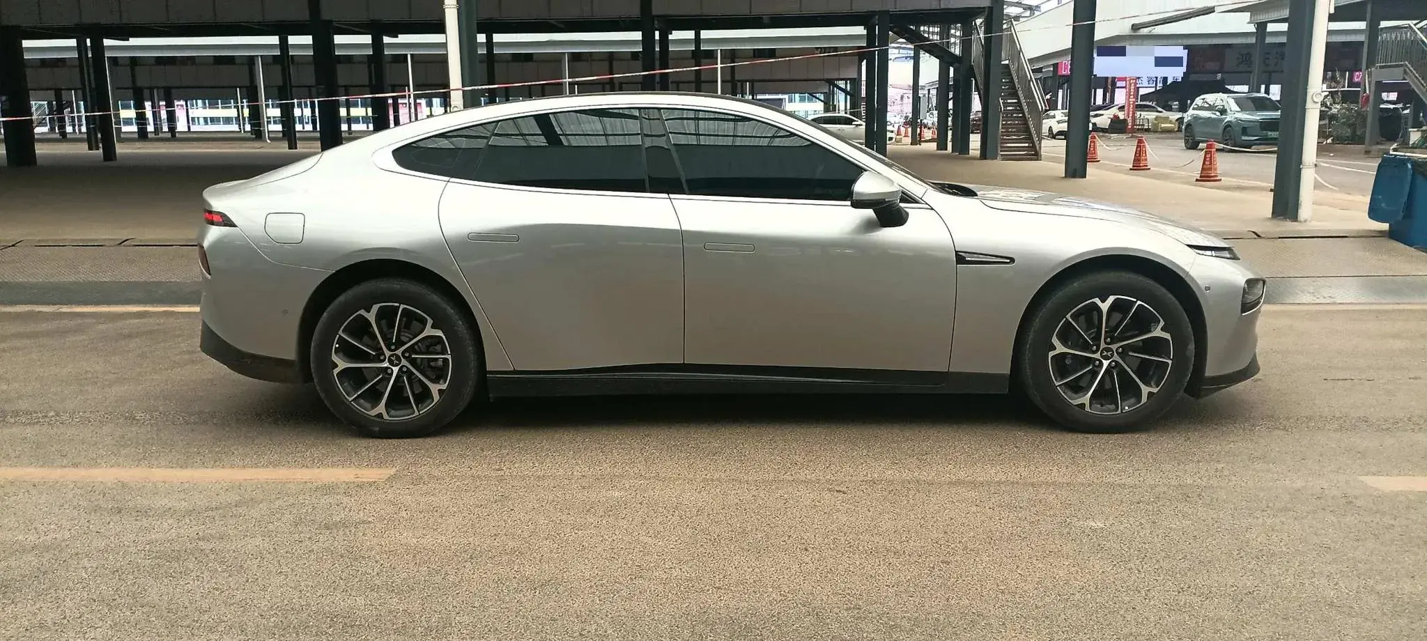 2020 XPENG P7 thumbnail 4