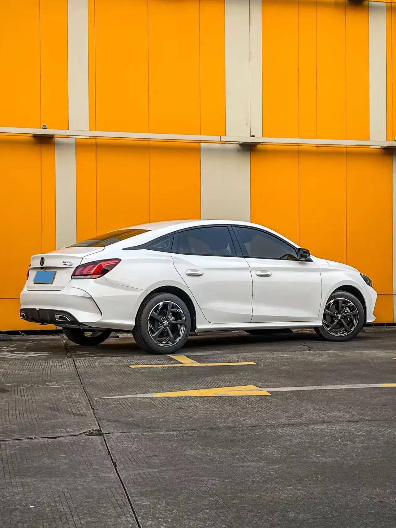 2023 MG 5 thumbnail 3