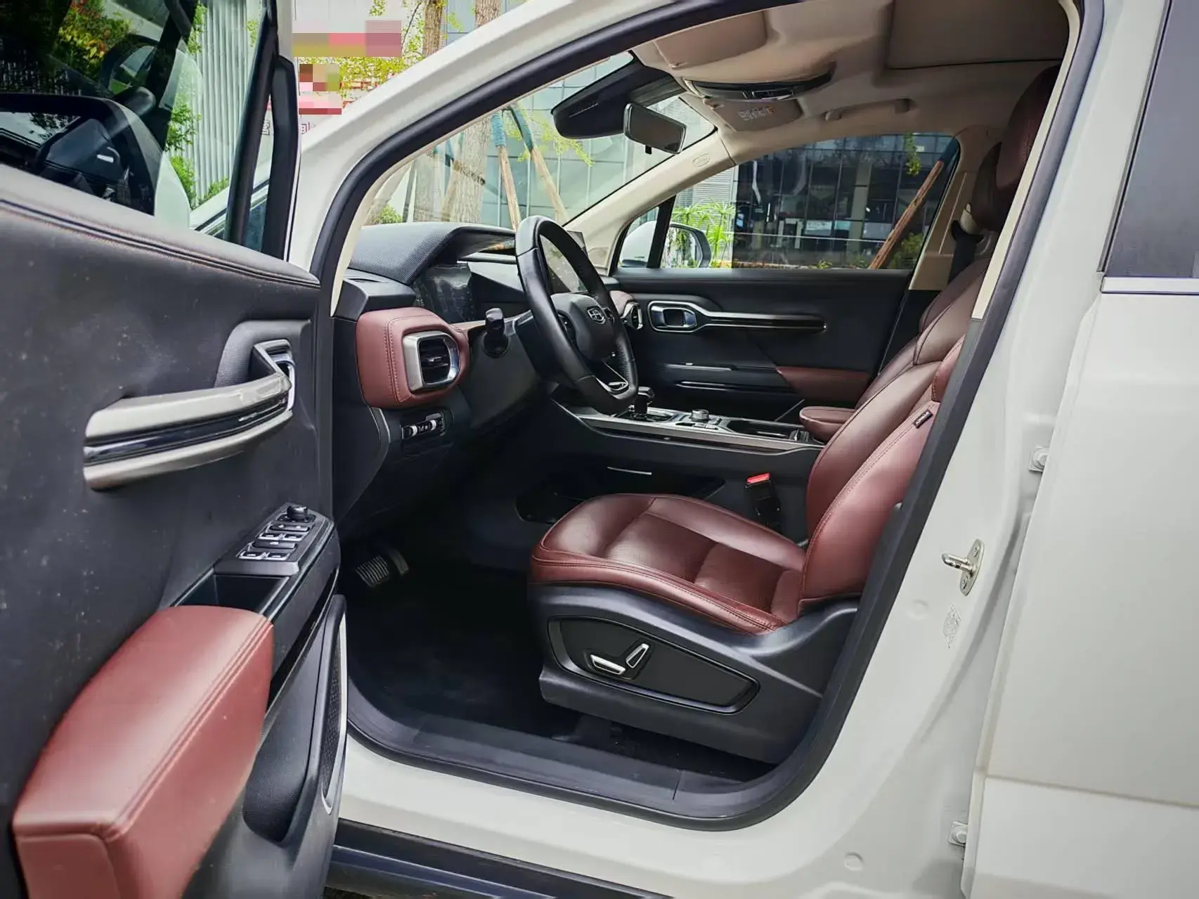 2022 GEELY OKAVANGO thumbnail 4