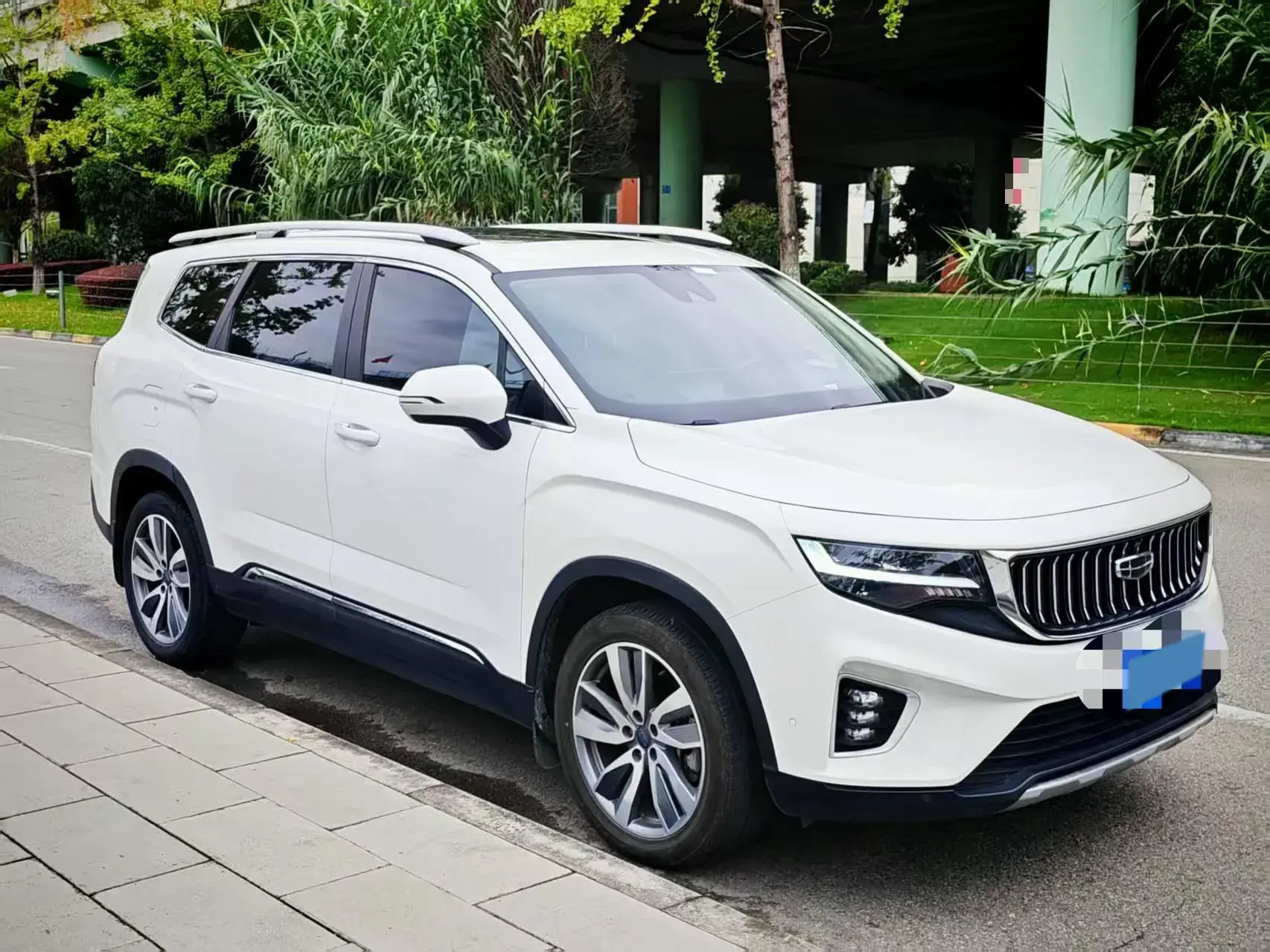 2022 GEELY OKAVANGO thumbnail 3