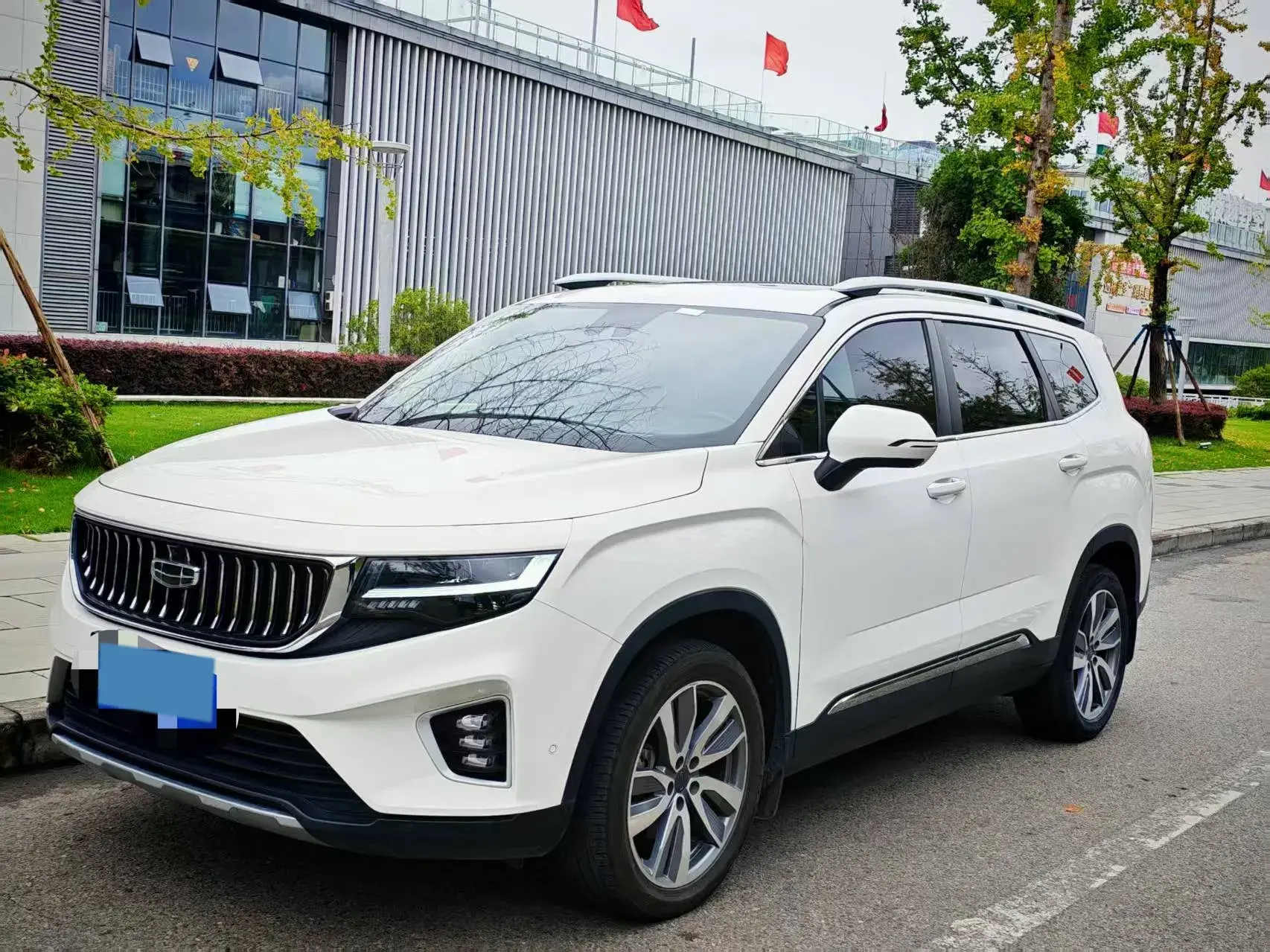 2022 GEELY OKAVANGO view 1