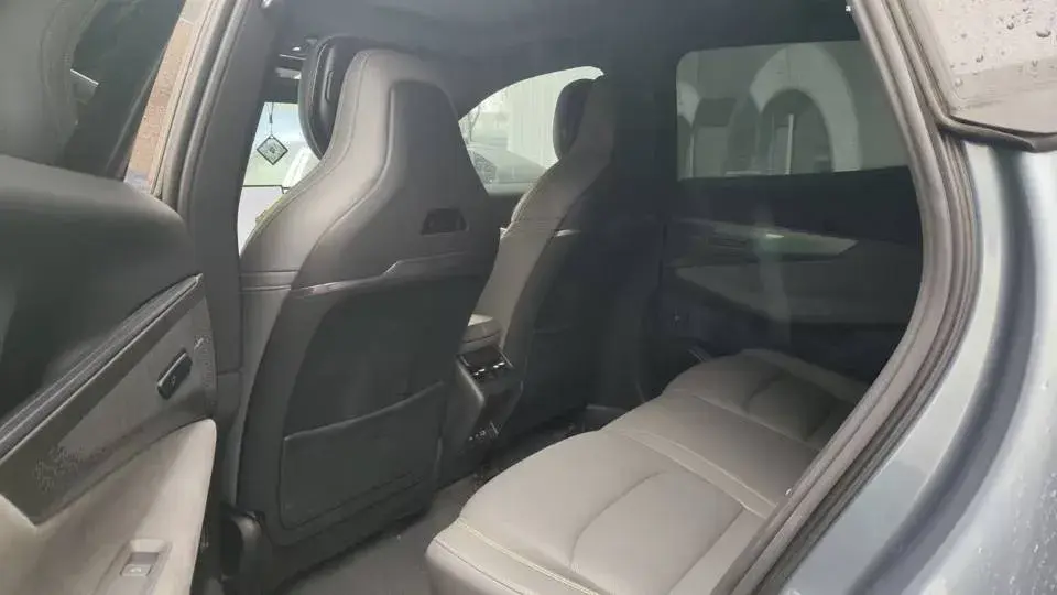 2025 LYNK&CO 08 thumbnail 3