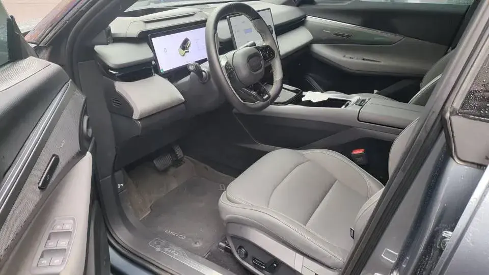 2025 LYNK&CO 08 thumbnail 2