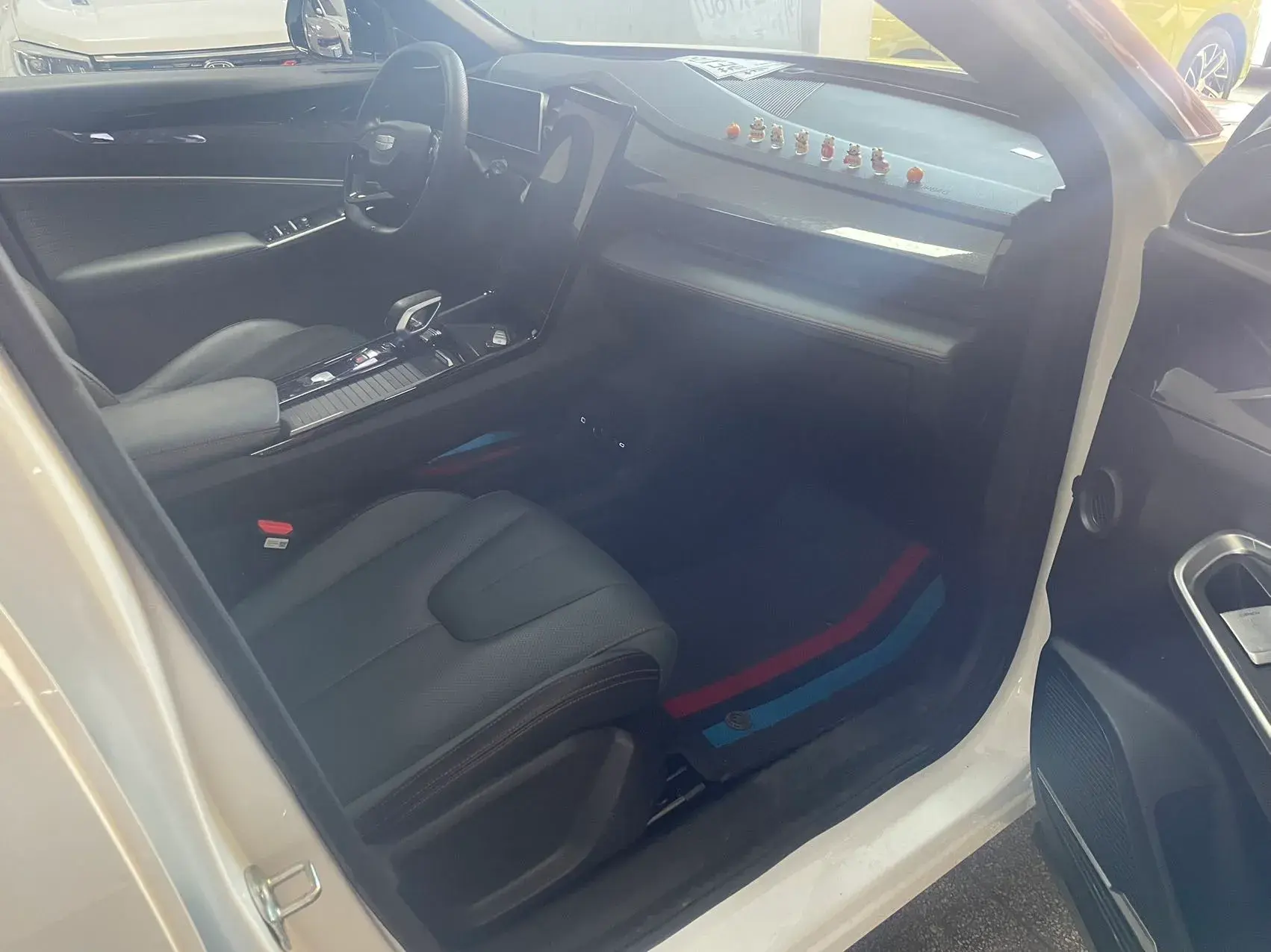 2024 GEELY AZKARRA thumbnail 4