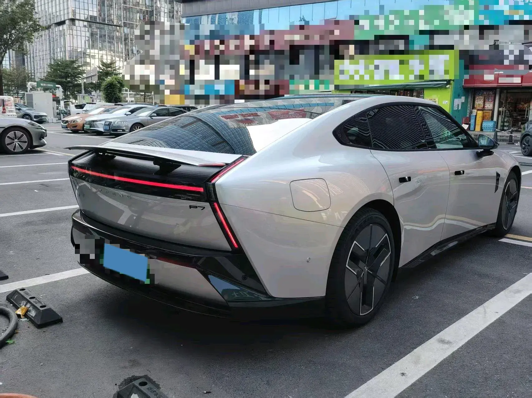 2025 XPENG P7 thumbnail 4