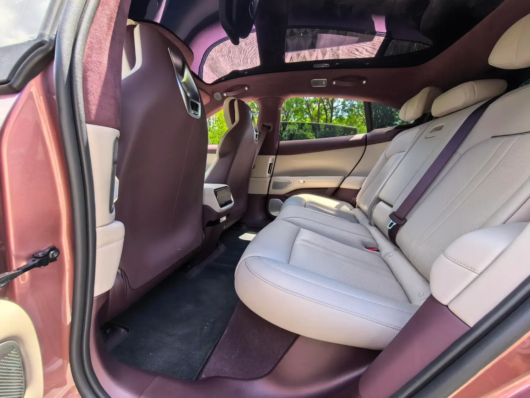 2025 MI YU7 thumbnail 4