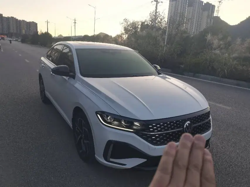 2023 VOLKSWAGEN LAVIDA thumbnail 2