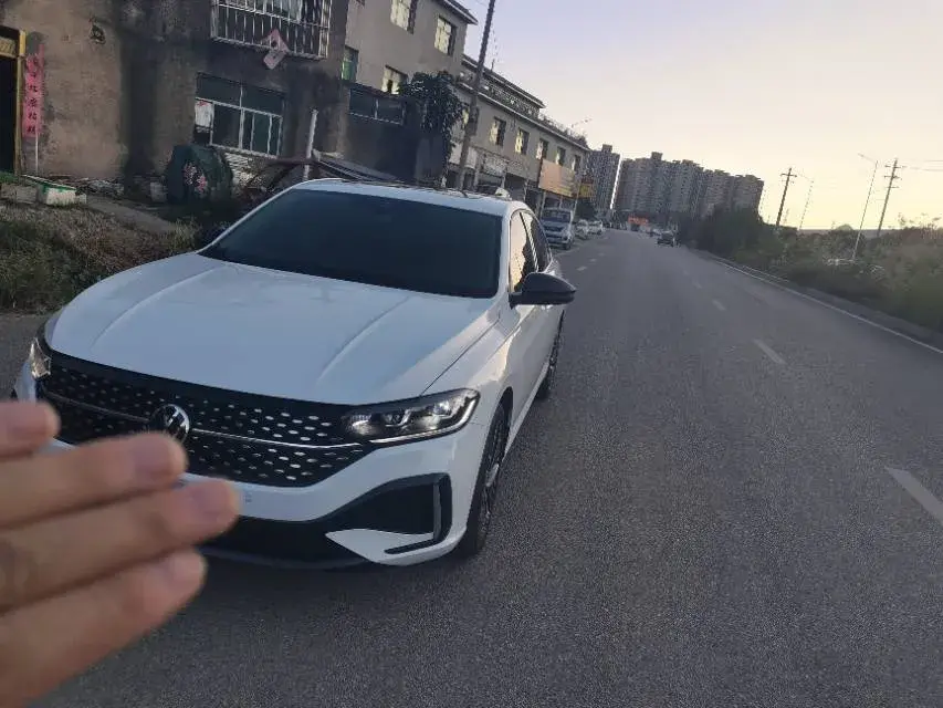 2023 VOLKSWAGEN LAVIDA view 1