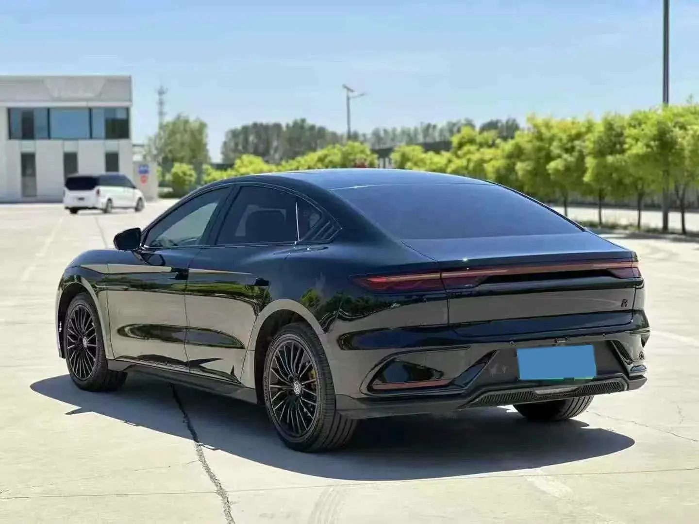 2025 BYD HAN thumbnail 4