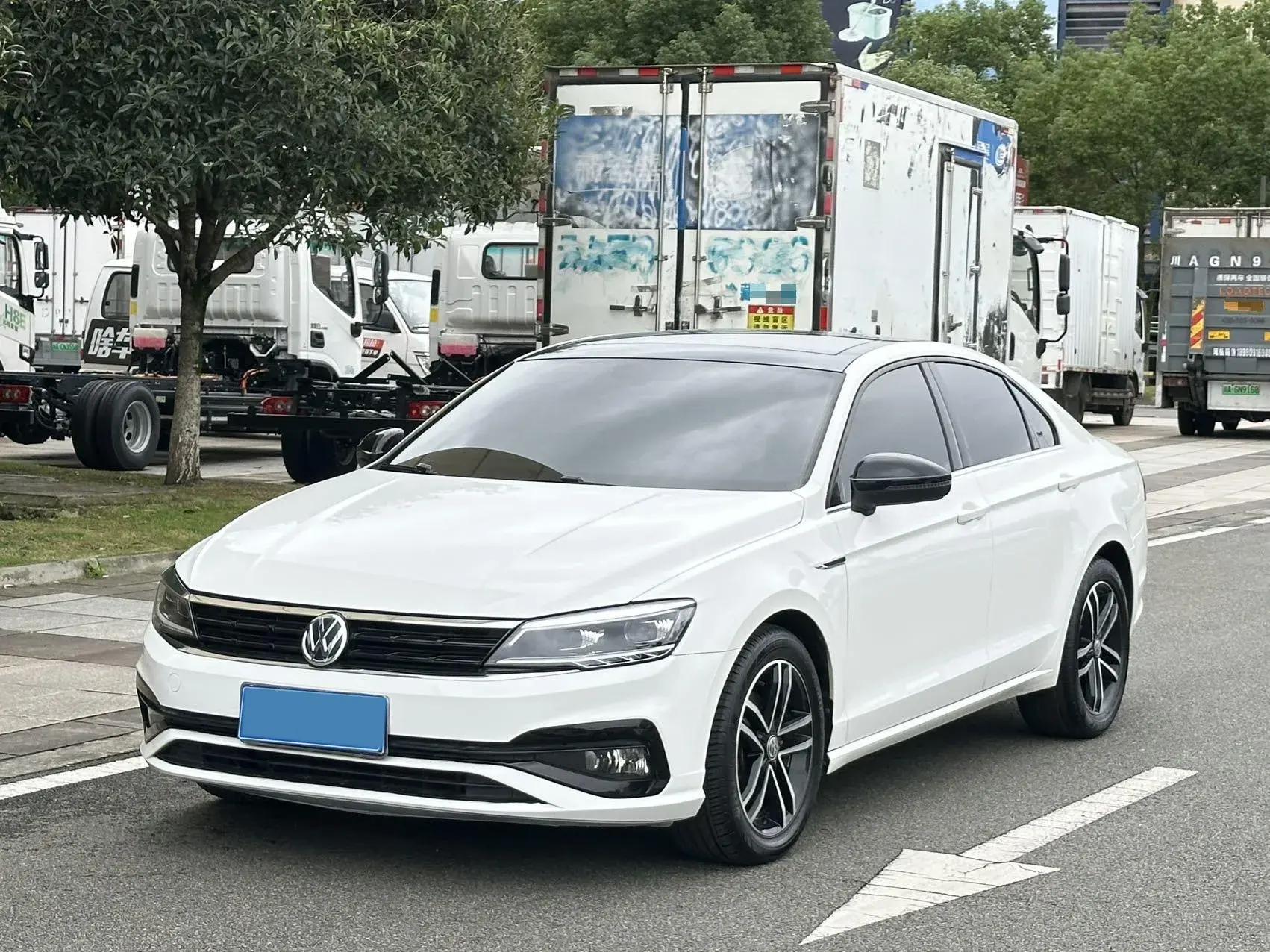 2021 VOLKSWAGEN LAMANDO view 1