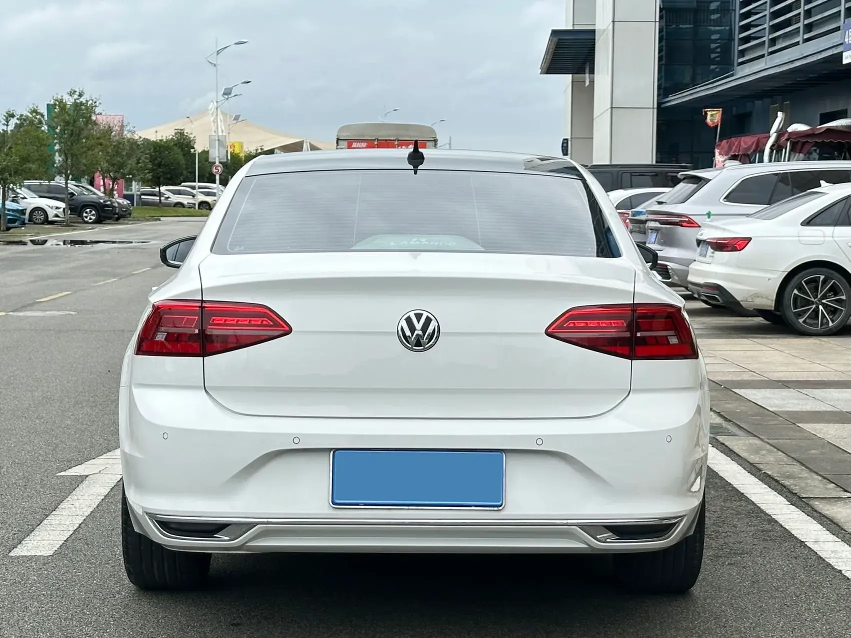 2021 VOLKSWAGEN LAMANDO thumbnail 4