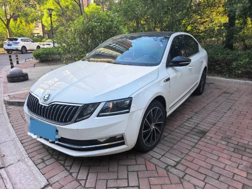 2018 SKODA OCTAVIA view 1