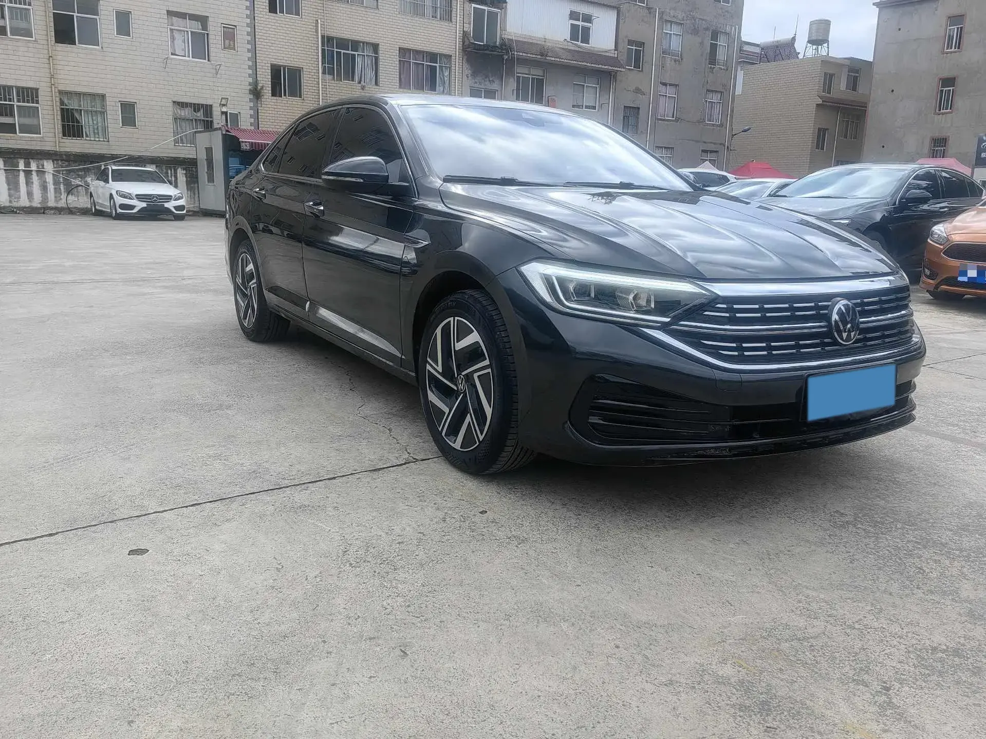 2023 VOLKSWAGEN SAGITAR thumbnail 3