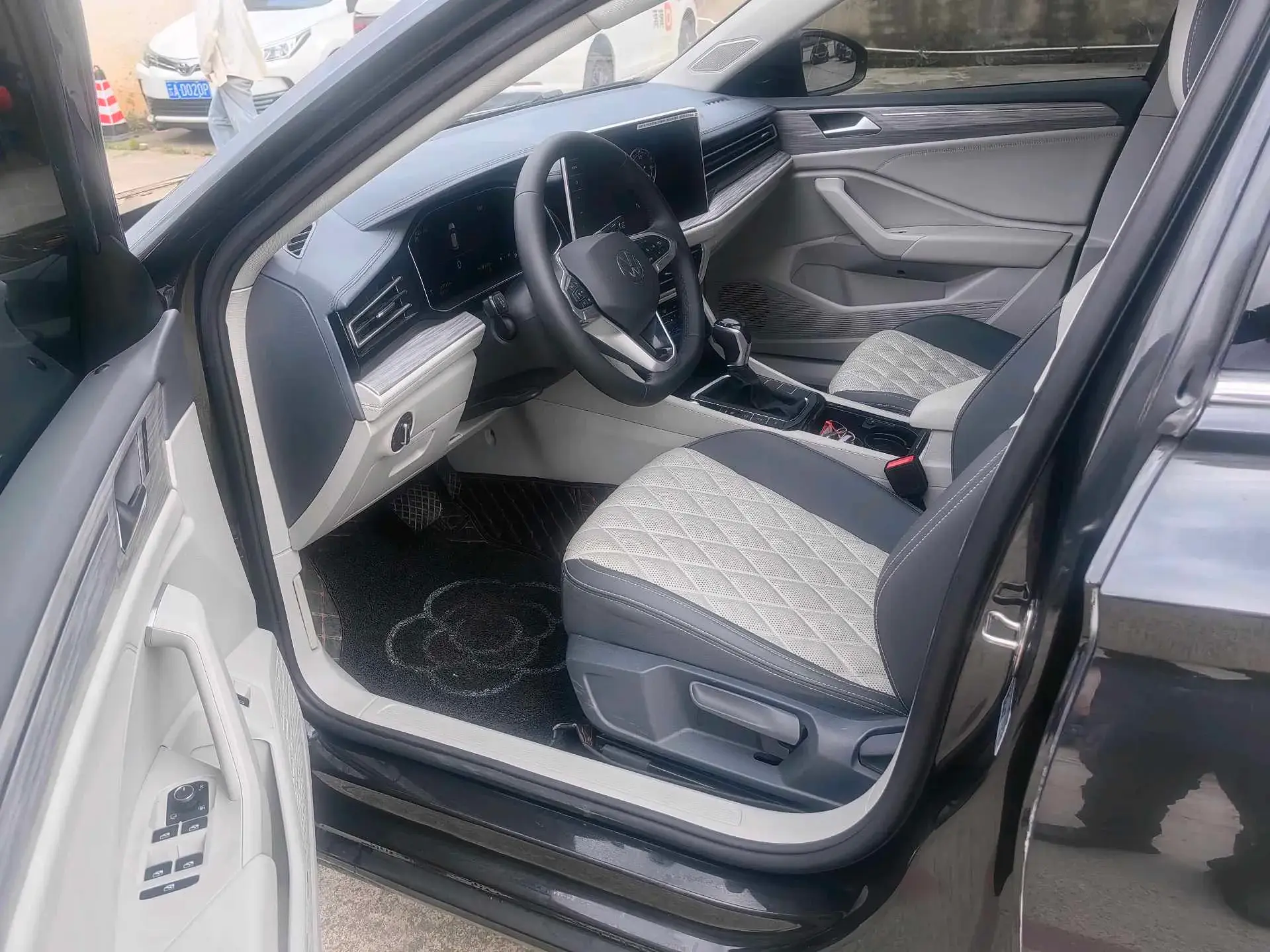 2023 VOLKSWAGEN SAGITAR thumbnail 4