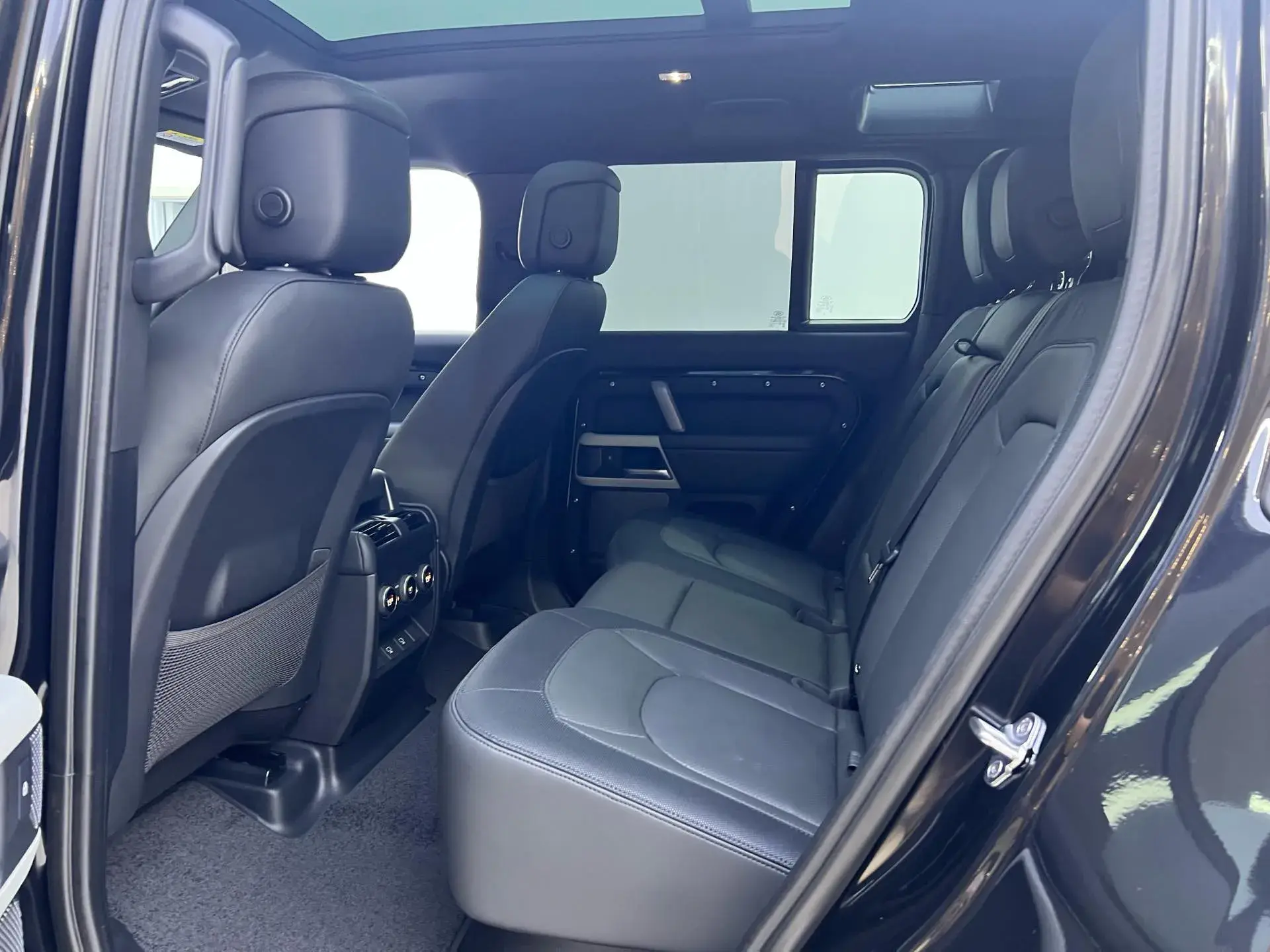 2024 LAND ROVER thumbnail 4