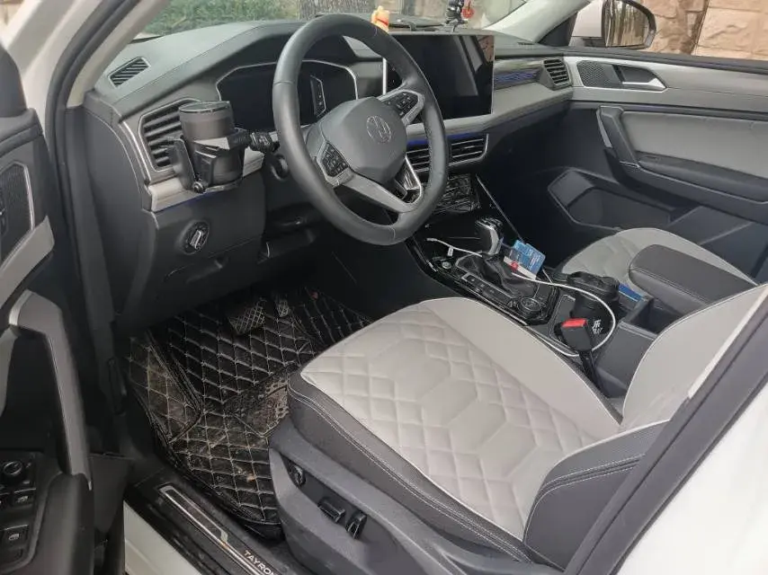 2023 VOLKSWAGEN TAYRON thumbnail 2