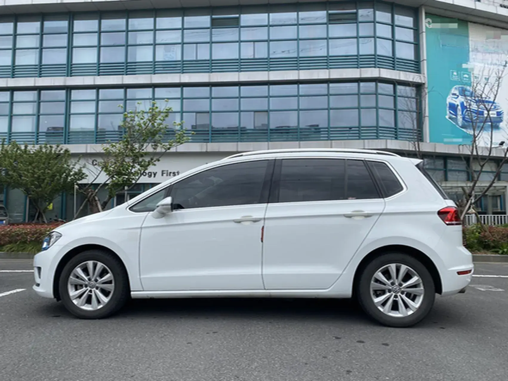 2018 VOLKSWAGEN GOLF thumbnail 3