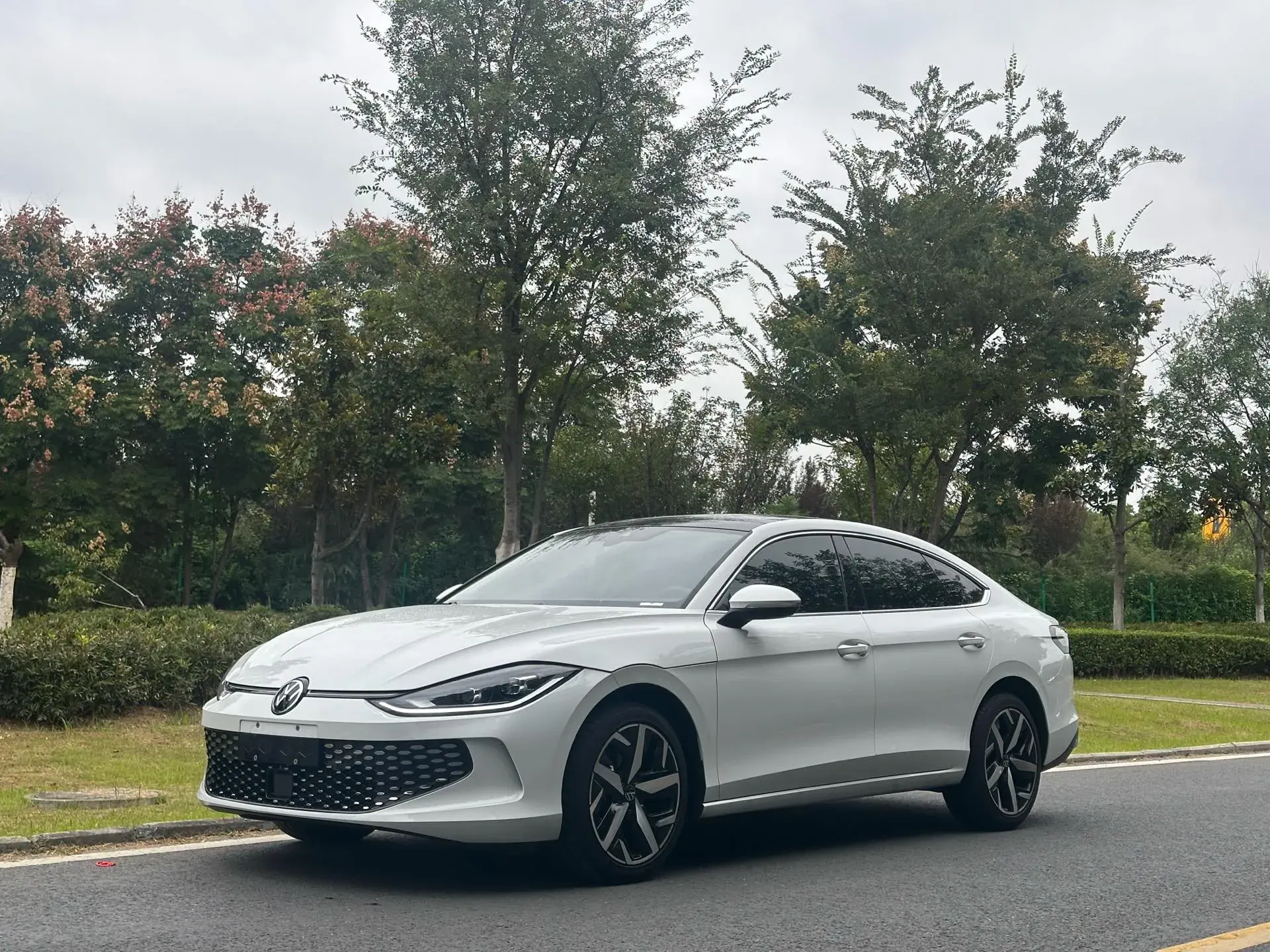 2025 VOLKSWAGEN LAMANDO view 1