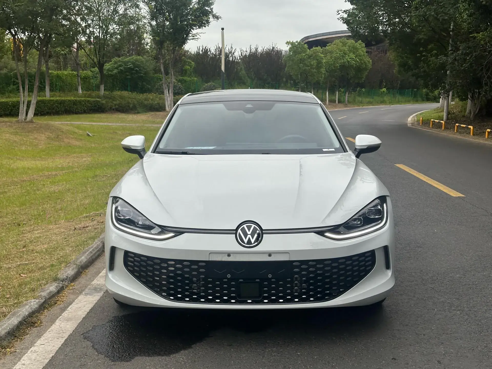 2025 VOLKSWAGEN LAMANDO thumbnail 2