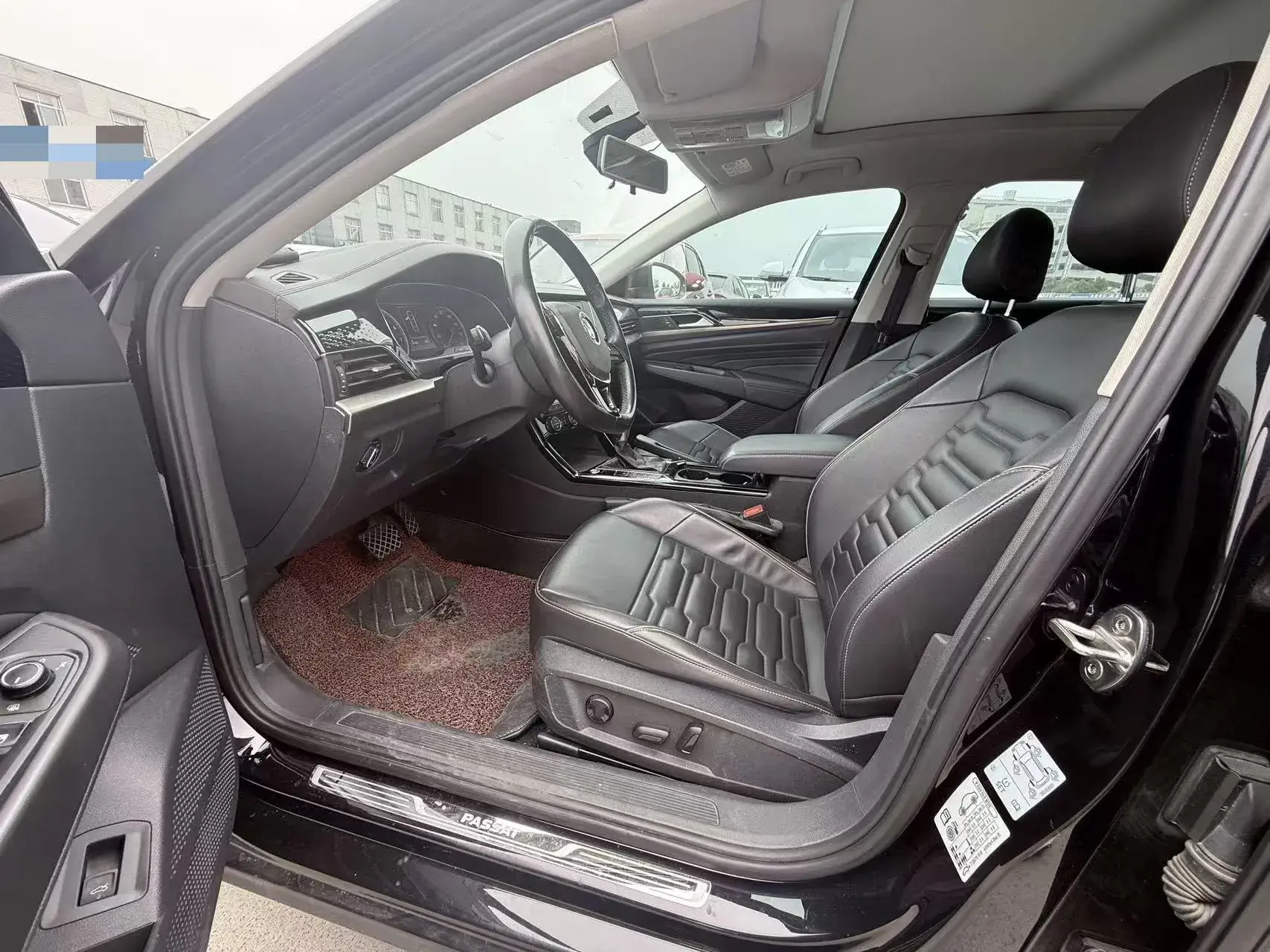 2019 VOLKSWAGEN PASSAT thumbnail 3