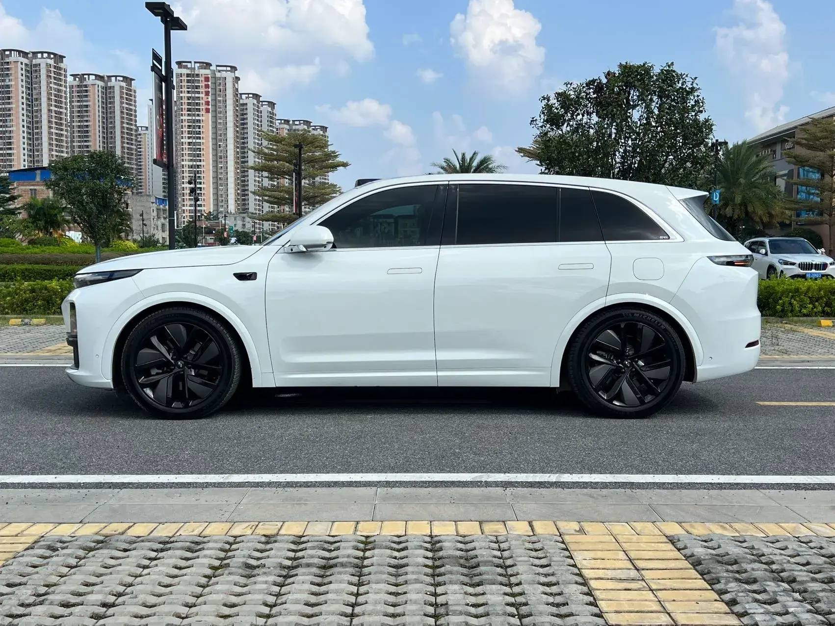 2024 LI L7 thumbnail 4