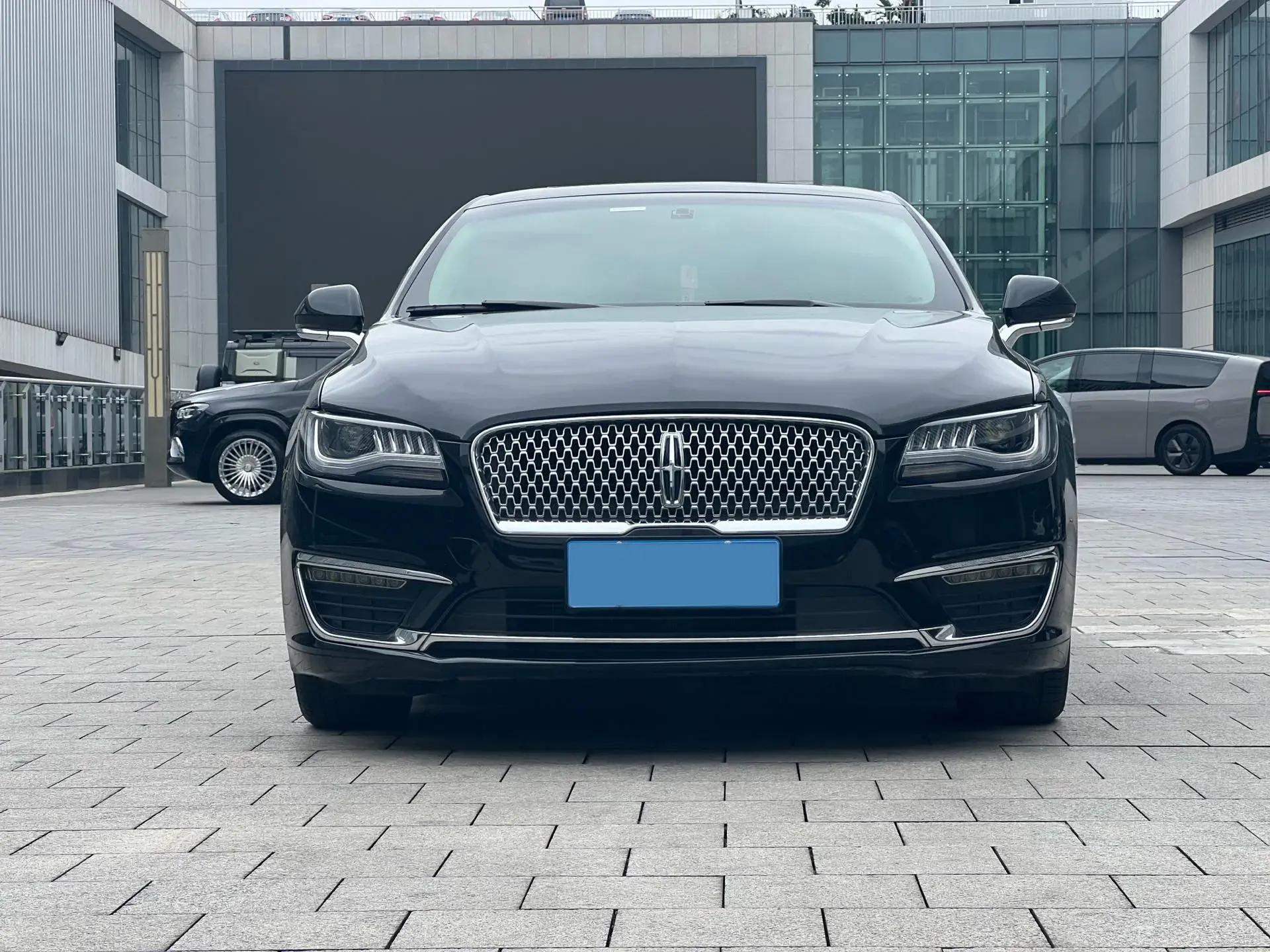 2019 LINCOLN MKZ thumbnail 2