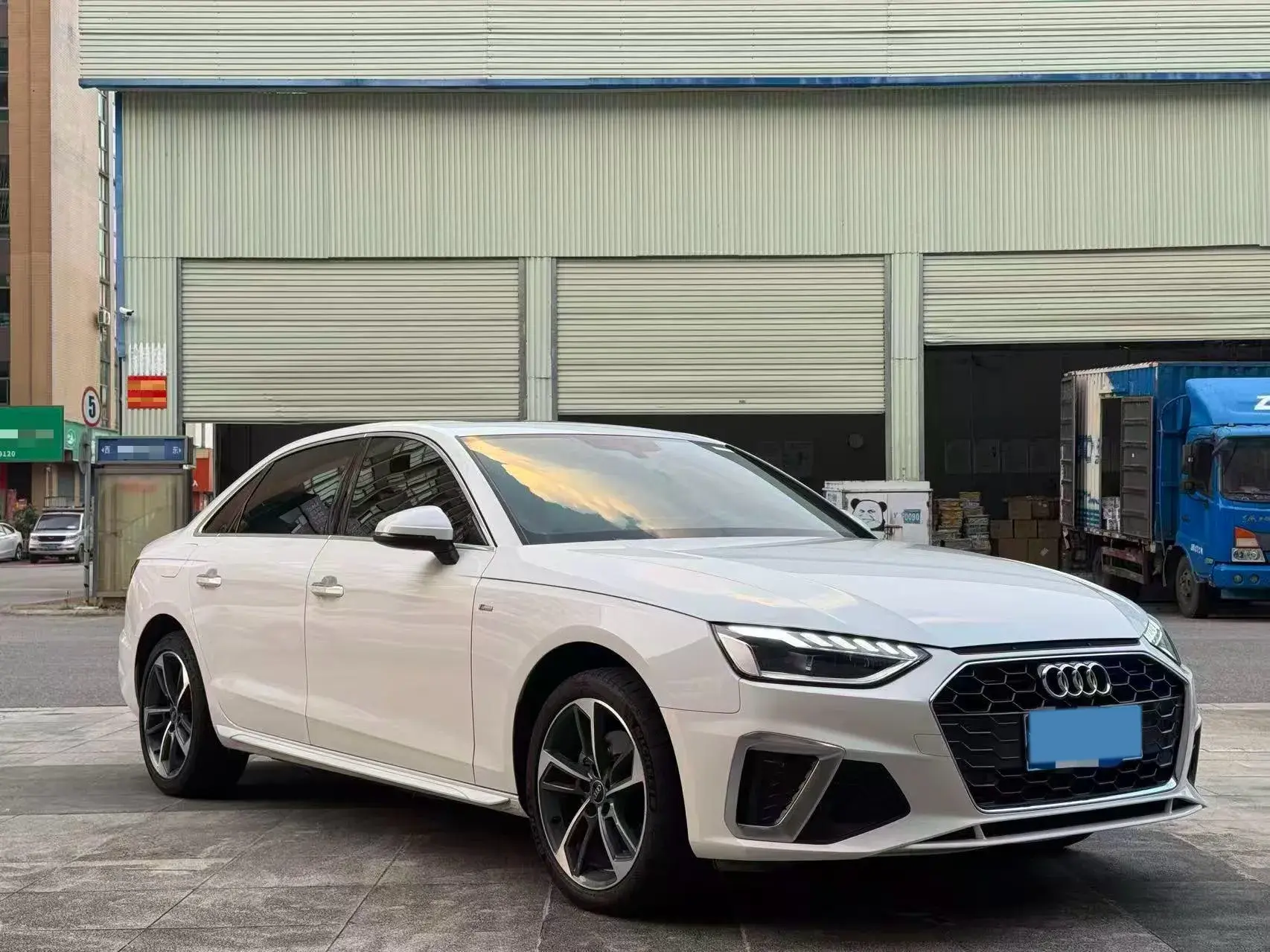 2022 AUDI A4L thumbnail 2