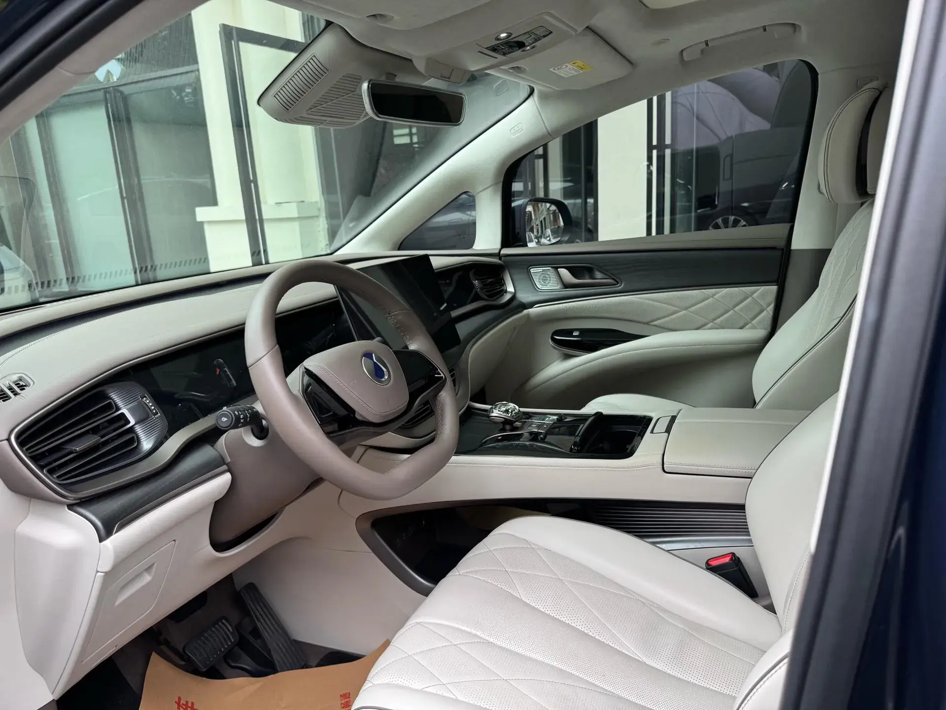 2022 DENZA D9 thumbnail 3