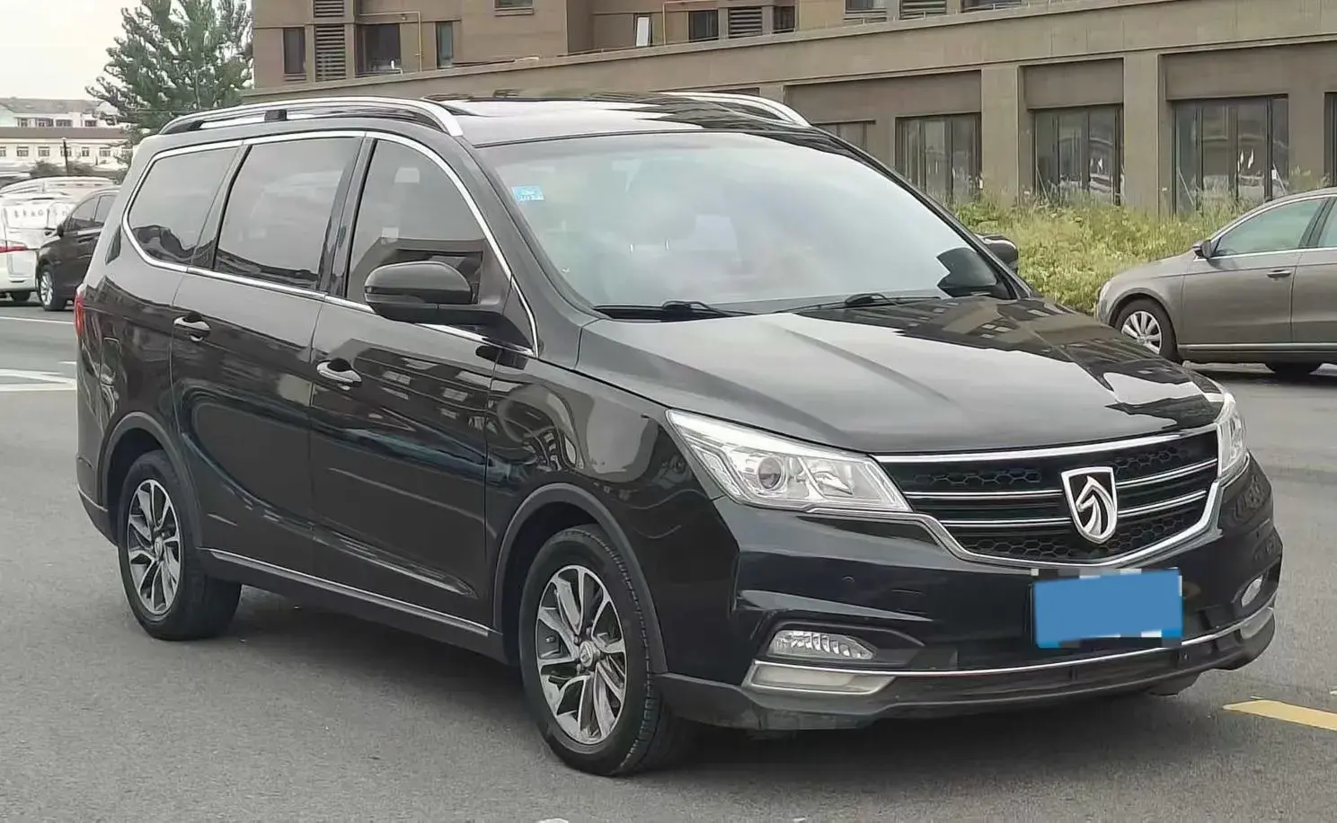 2017 BAOJUN 730 thumbnail 3