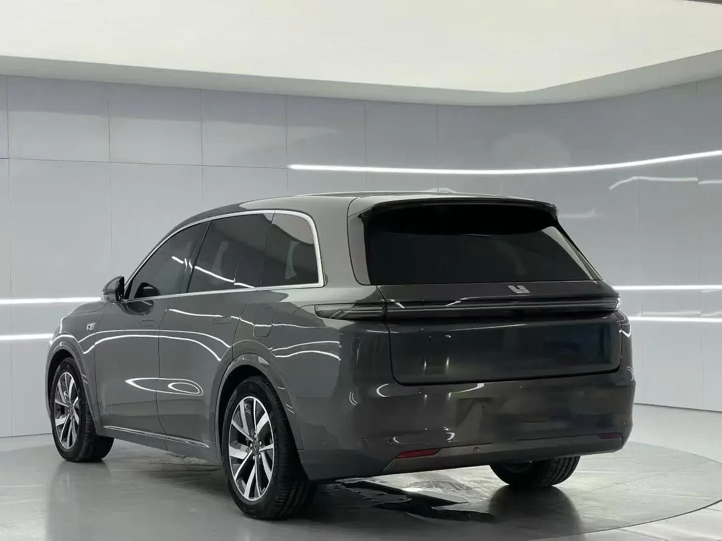 2023 LI L8 thumbnail 4