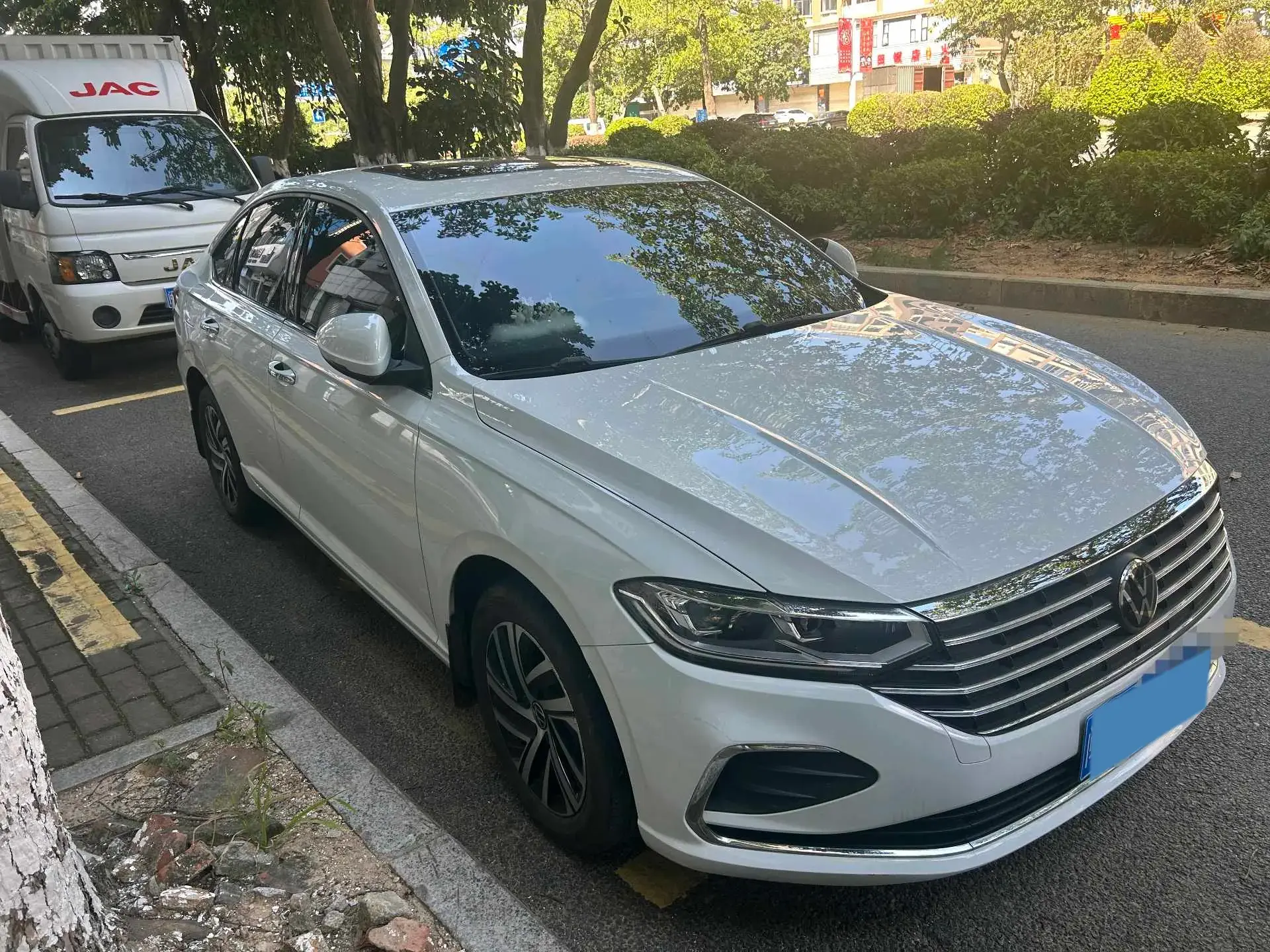 2023 VOLKSWAGEN LAVIDA thumbnail 2