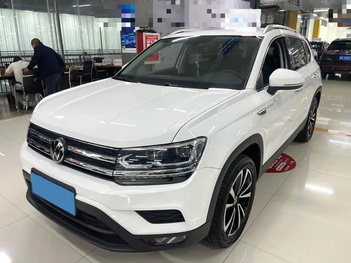 2022 VOLKSWAGEN THARU view 1