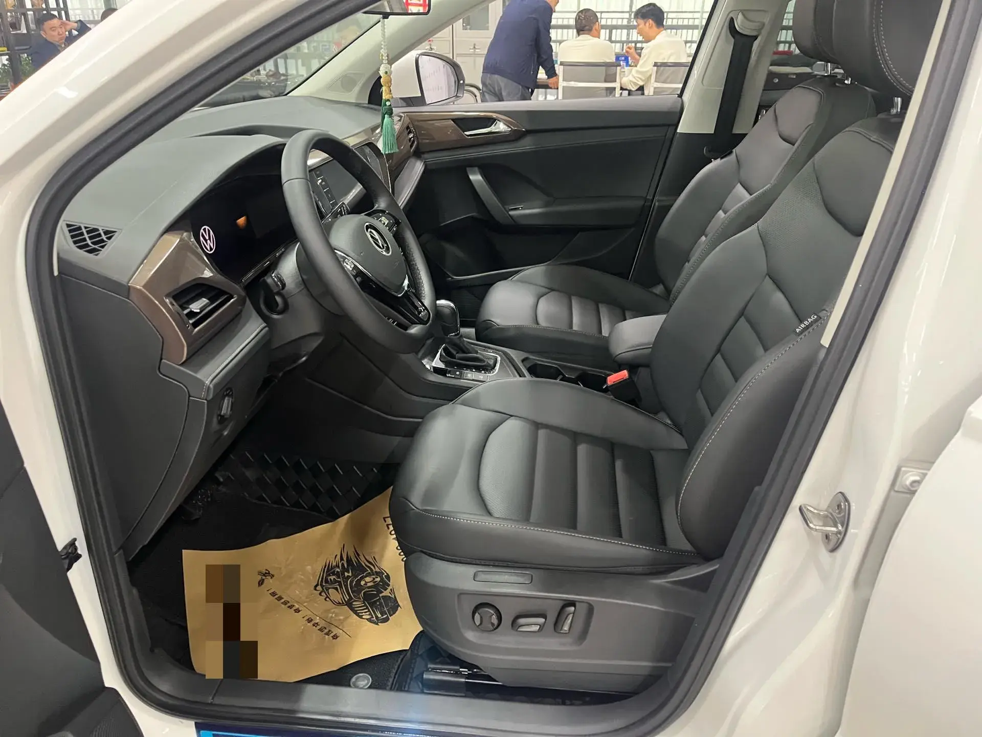 2022 VOLKSWAGEN THARU thumbnail 3