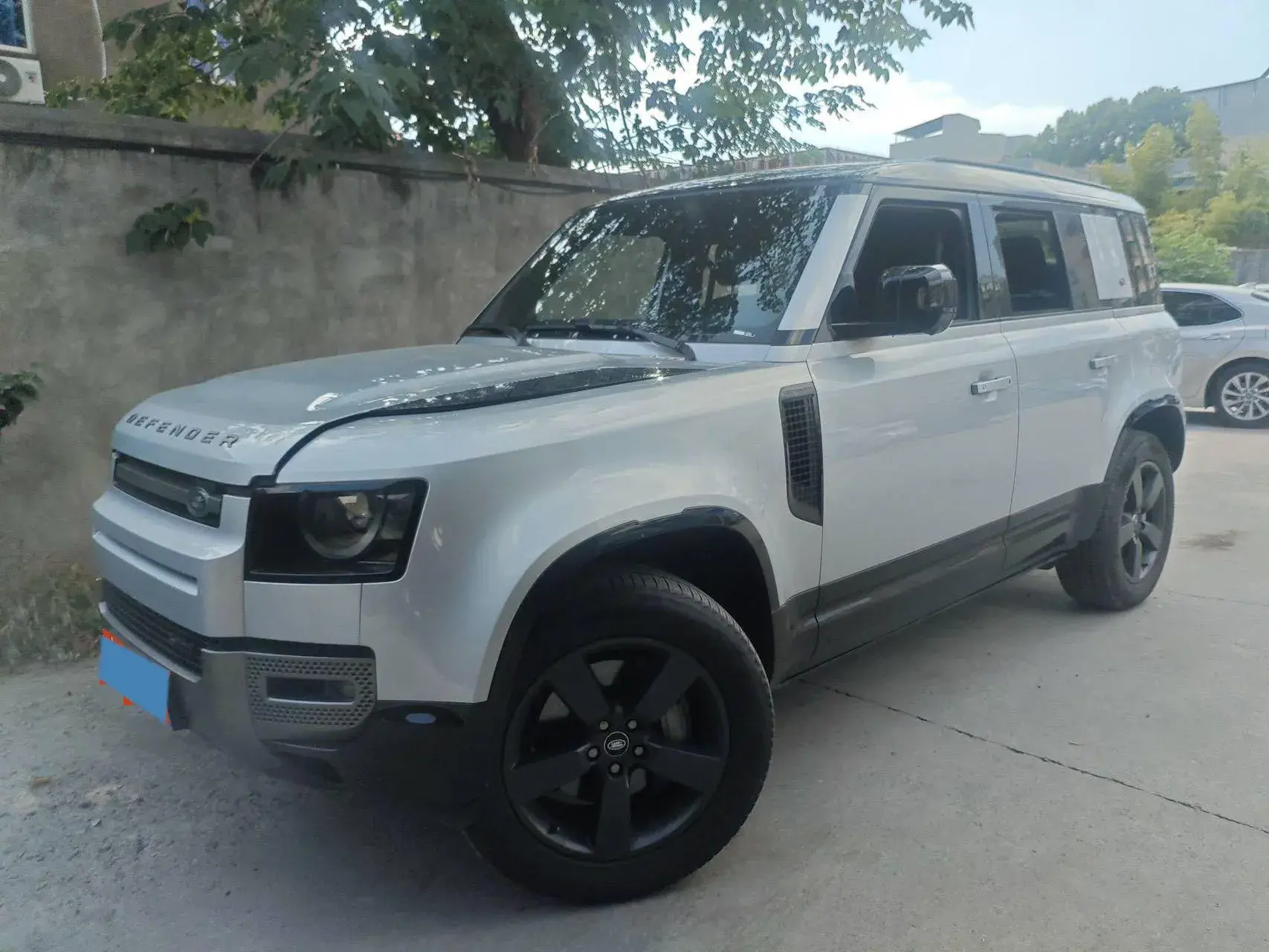 2023 LAND ROVER view 1