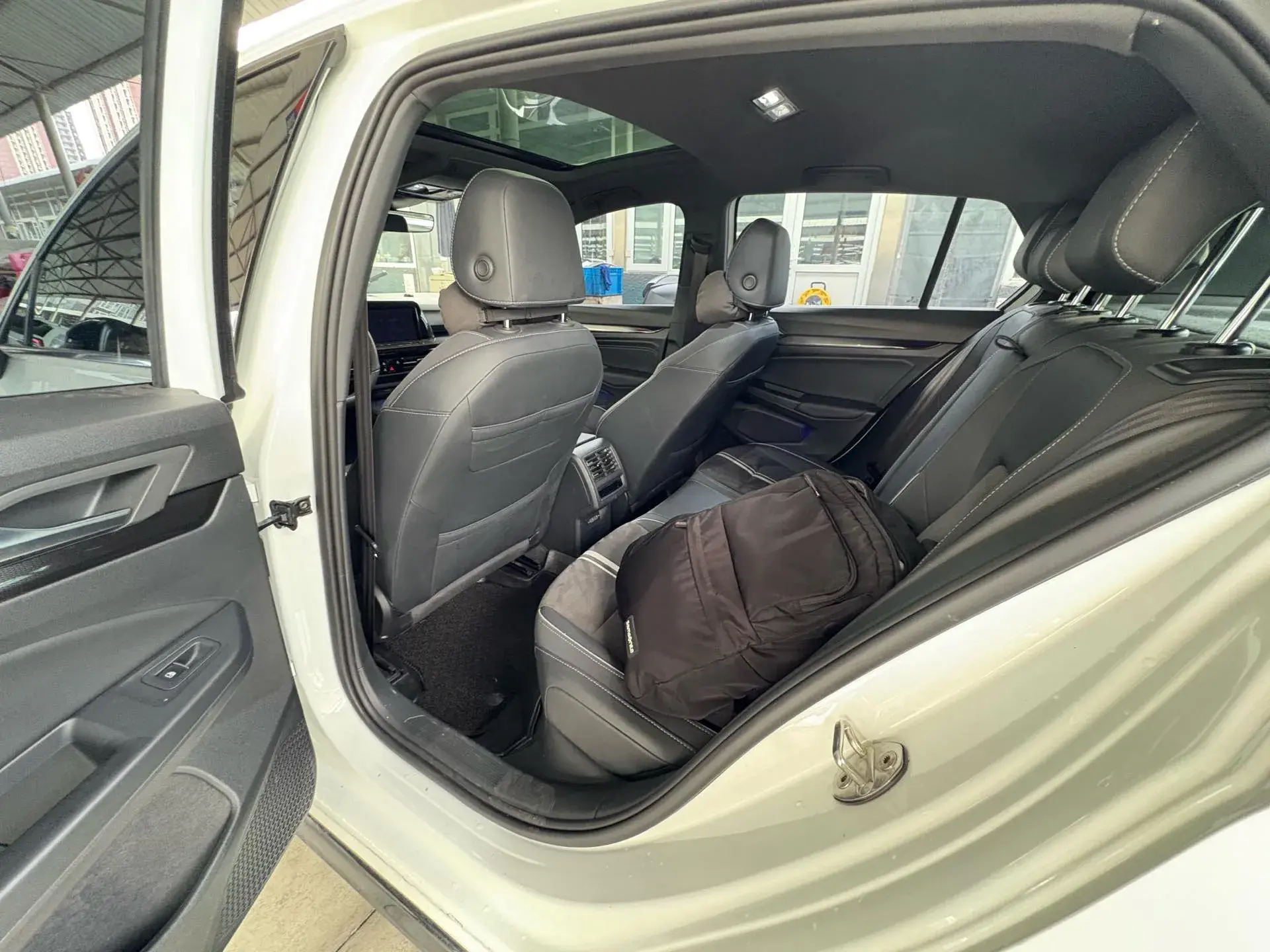 2021 VOLKSWAGEN GOLF thumbnail 4