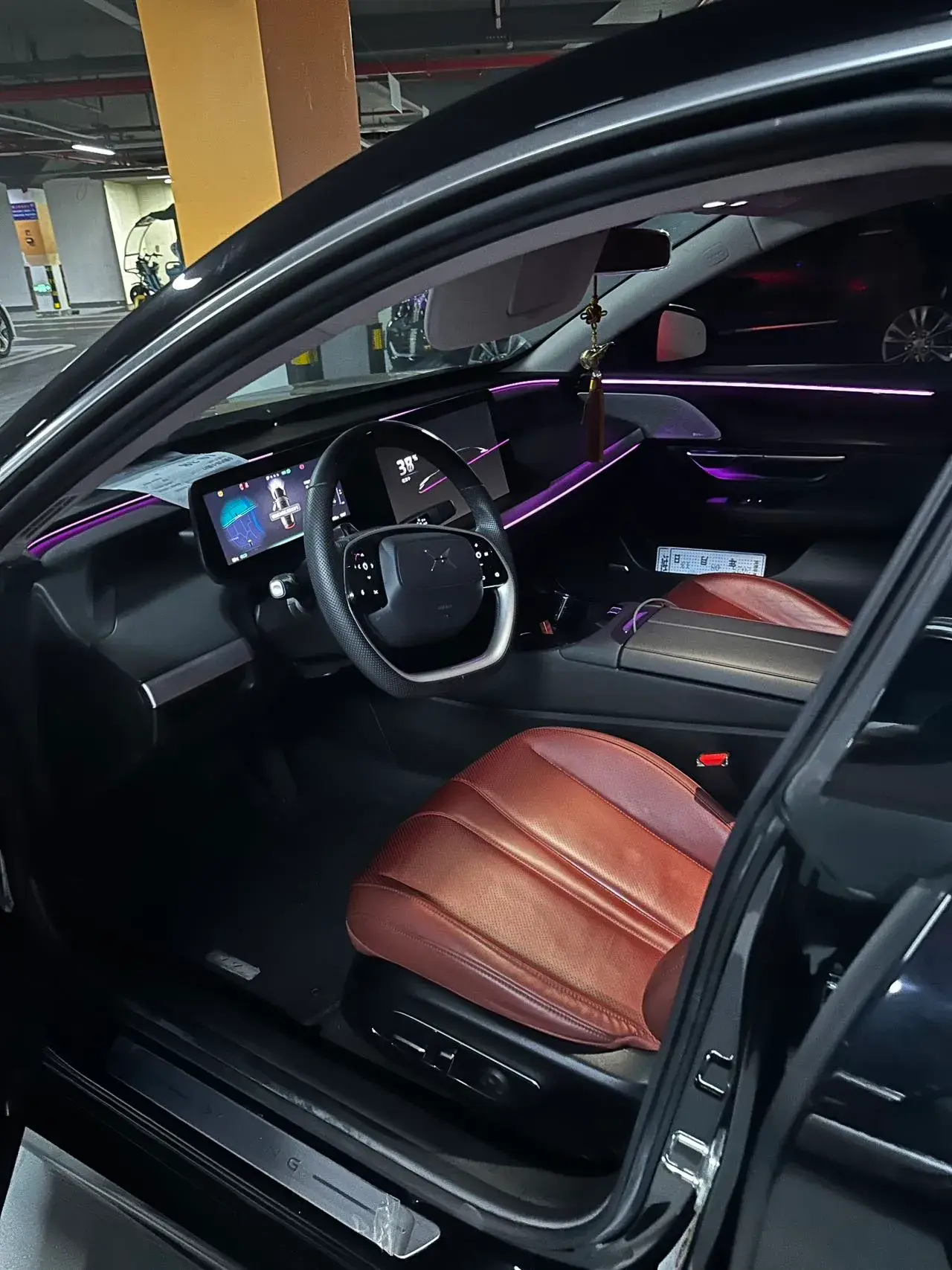 2022 XPENG P7 thumbnail 4