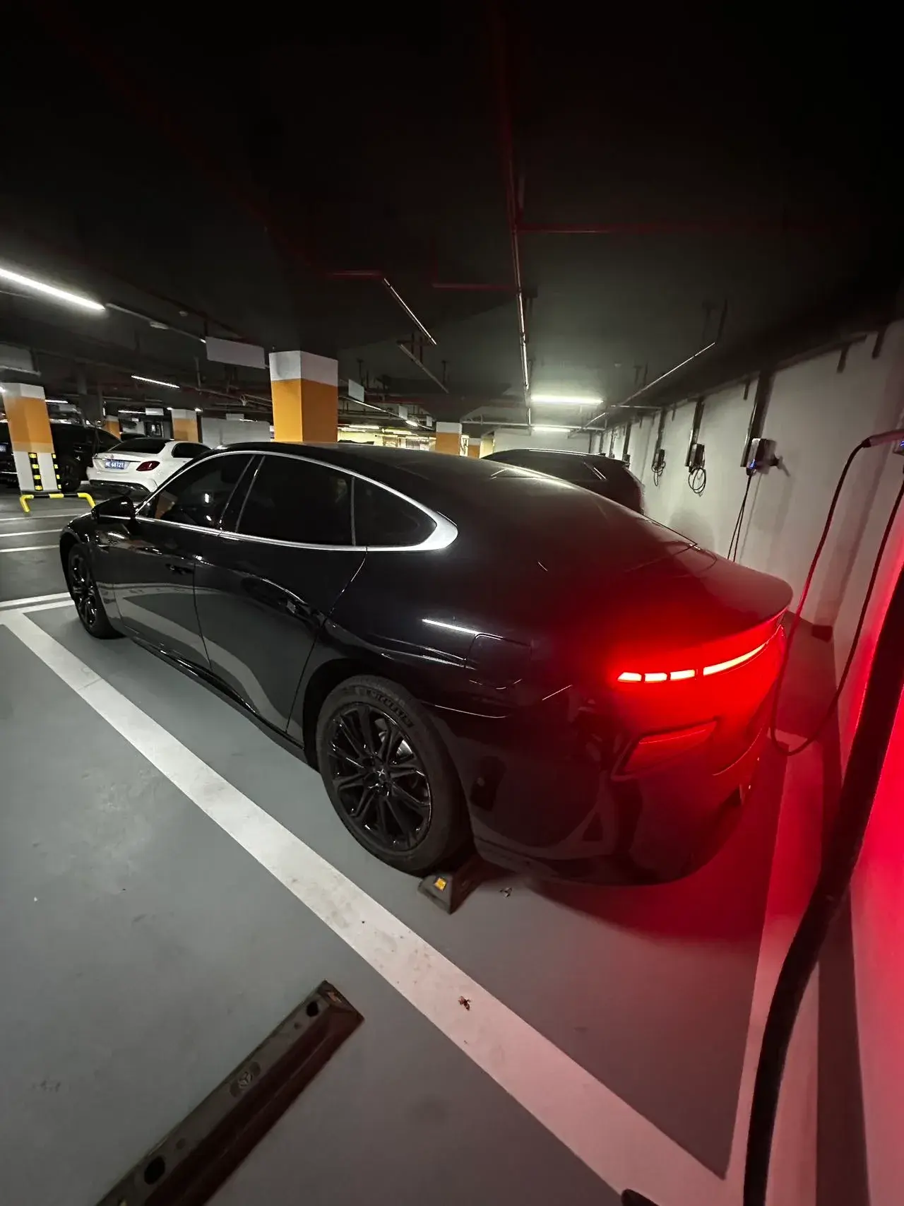 2022 XPENG P7 thumbnail 2