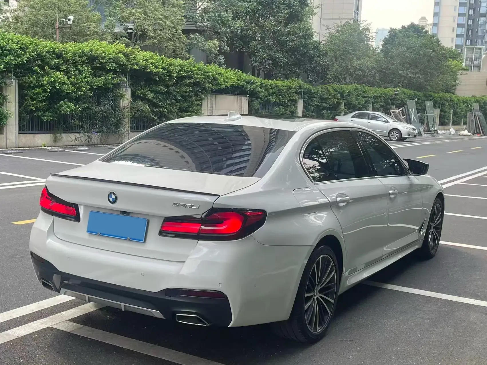 2021 BMW 5 thumbnail 3