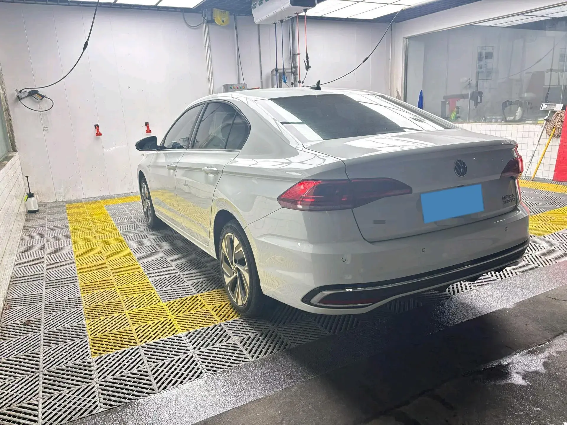 2023 VOLKSWAGEN BORA thumbnail 3