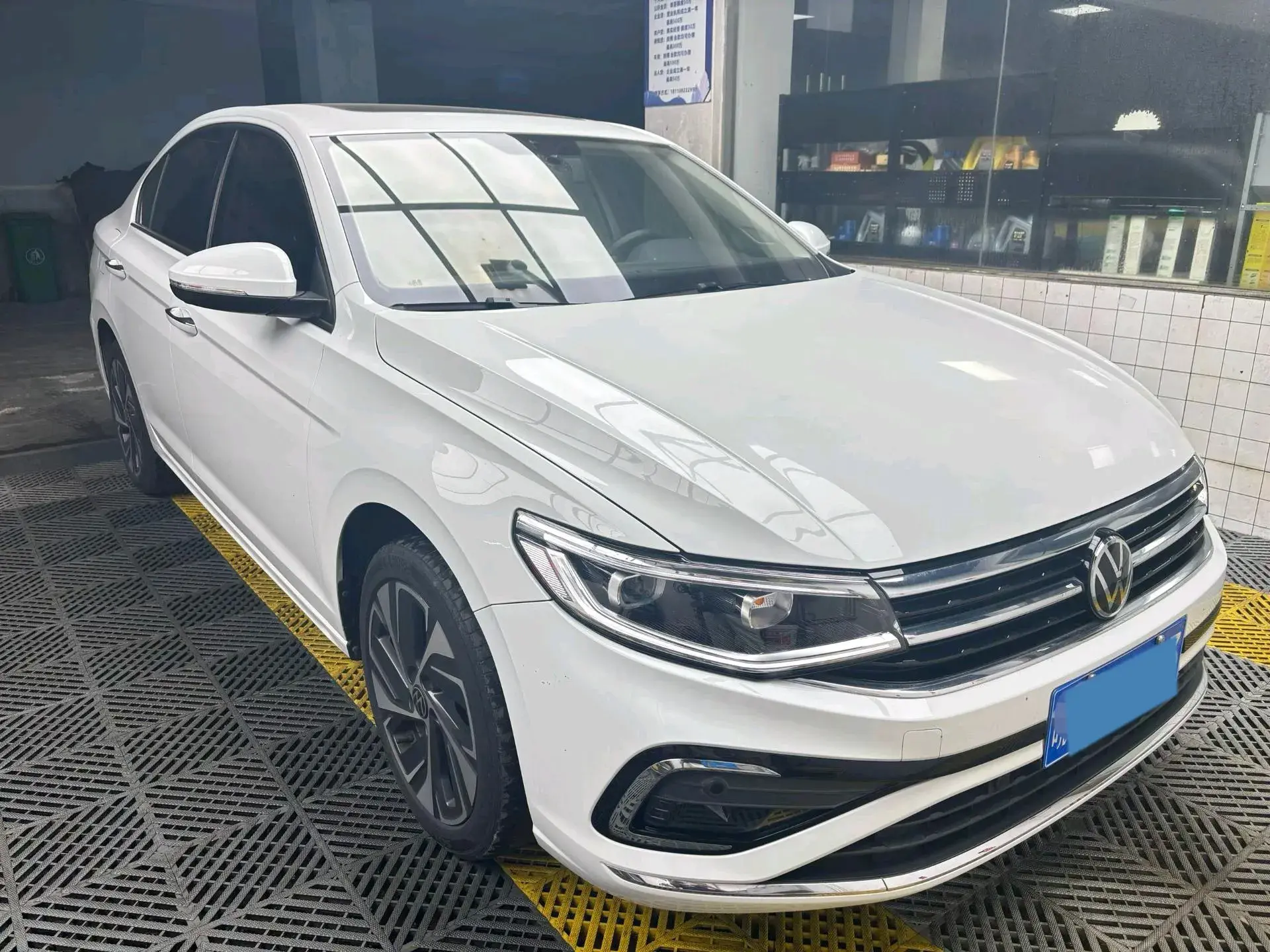 2023 VOLKSWAGEN BORA thumbnail 2