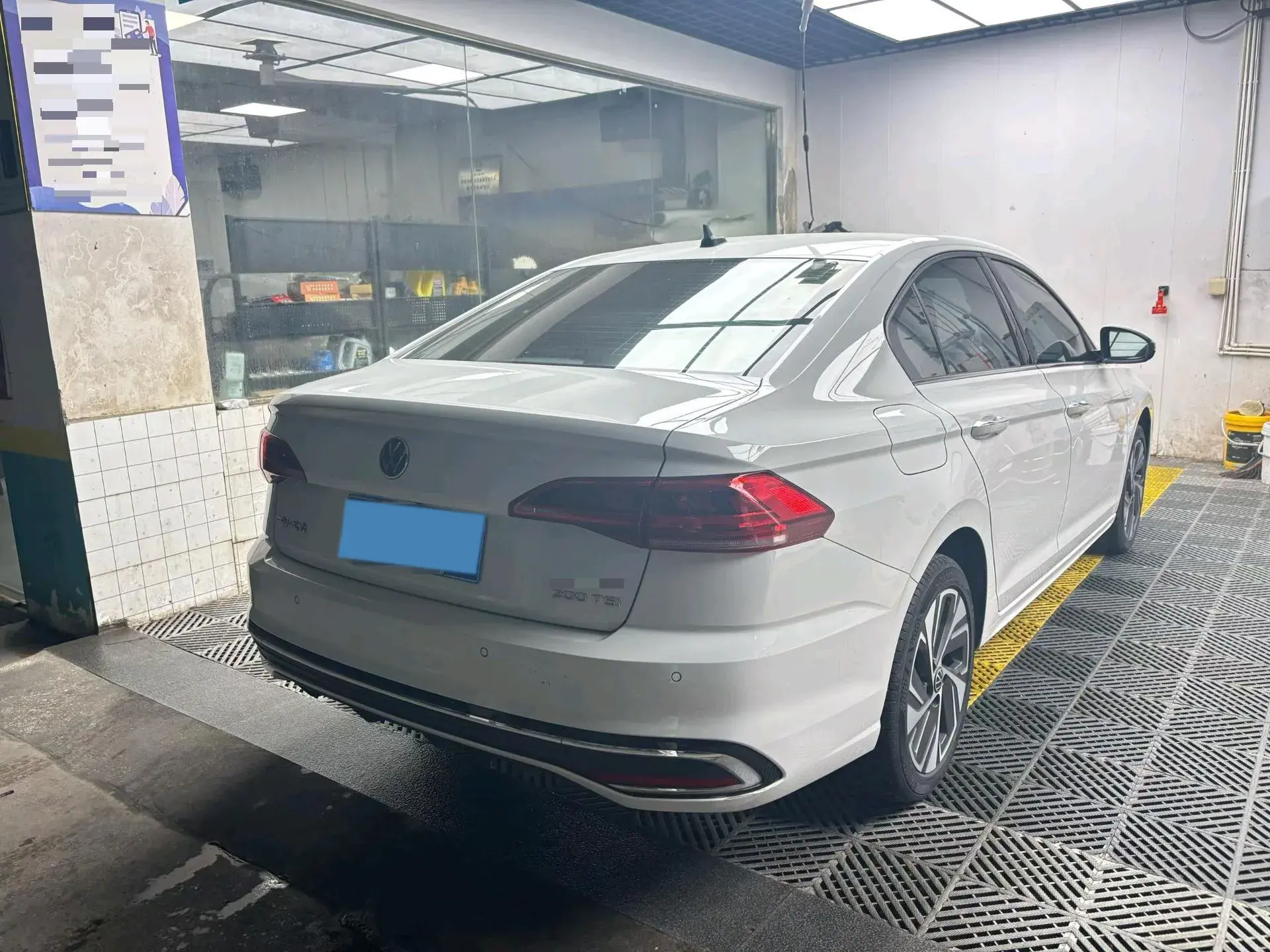 2023 VOLKSWAGEN BORA thumbnail 4