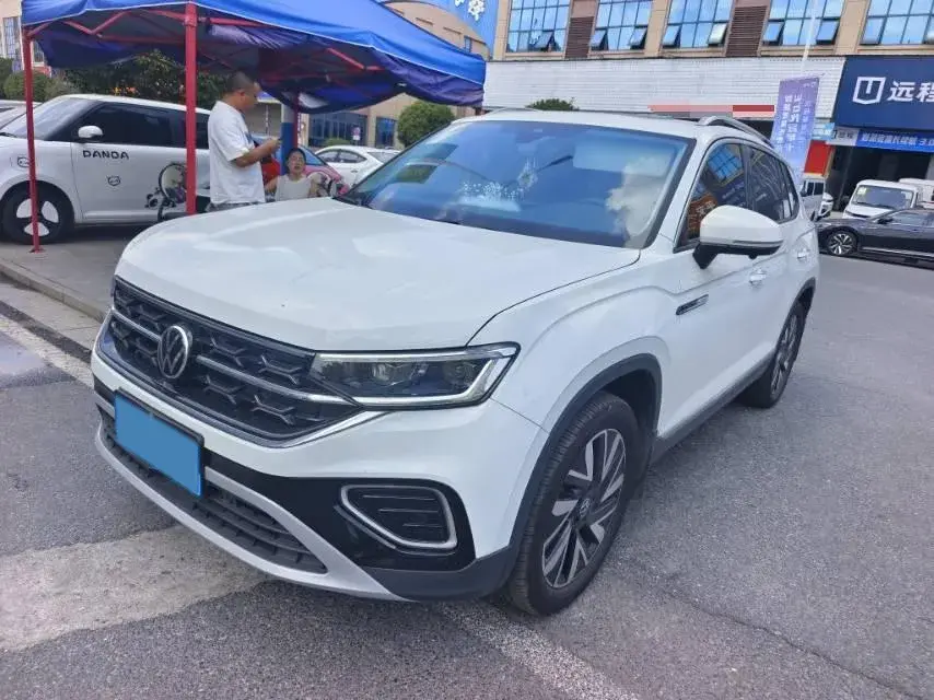 2024 VOLKSWAGEN TAYRON view 1