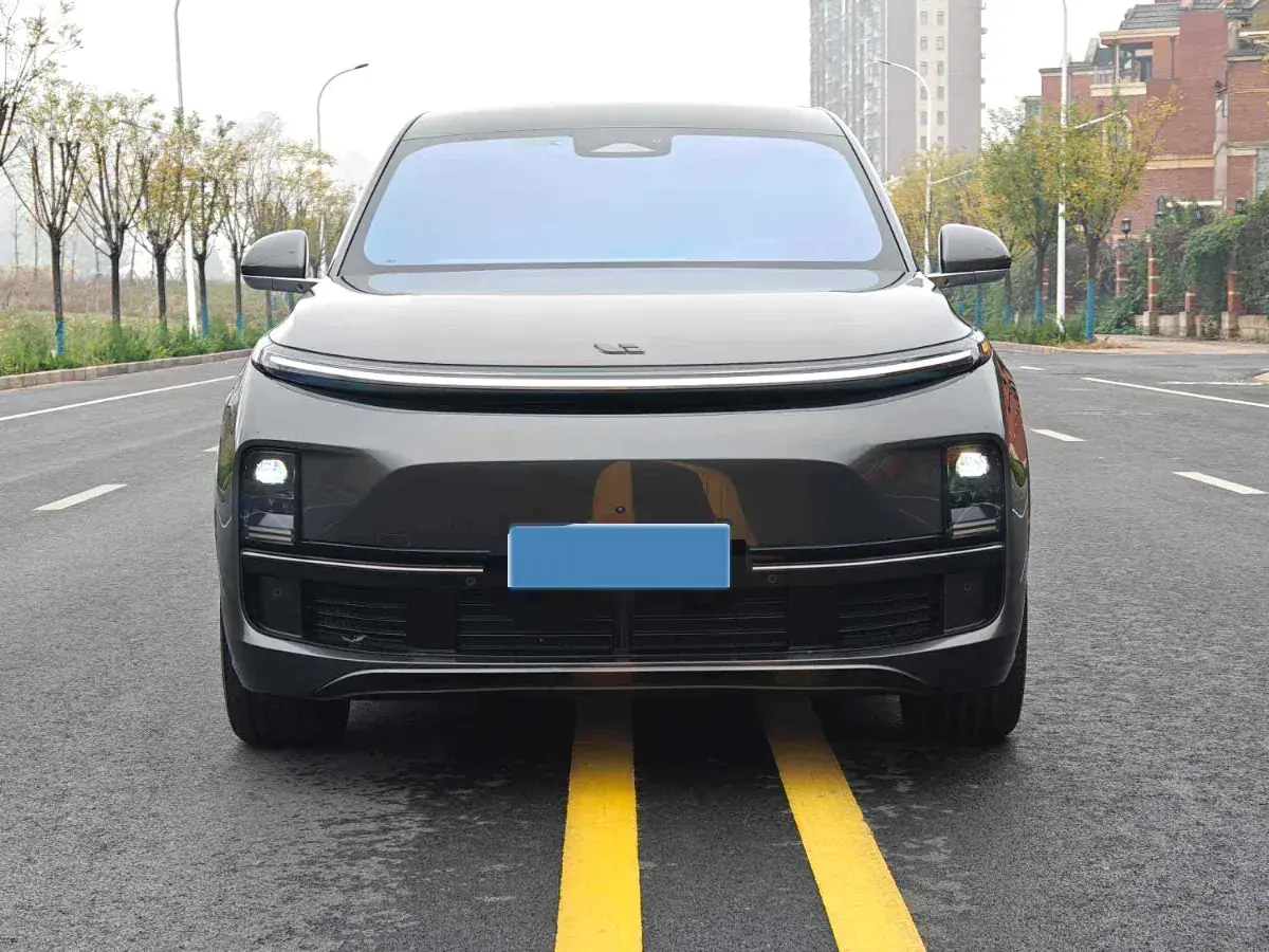 2023 LI L8 thumbnail 2