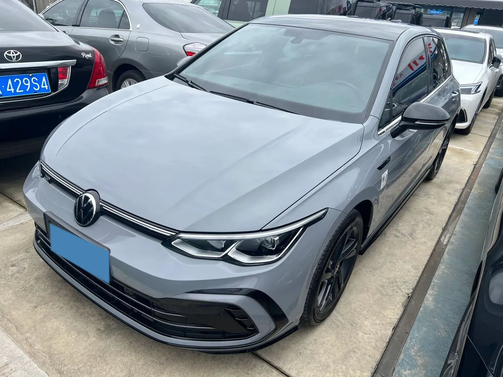 2023 VOLKSWAGEN GOLF view 1