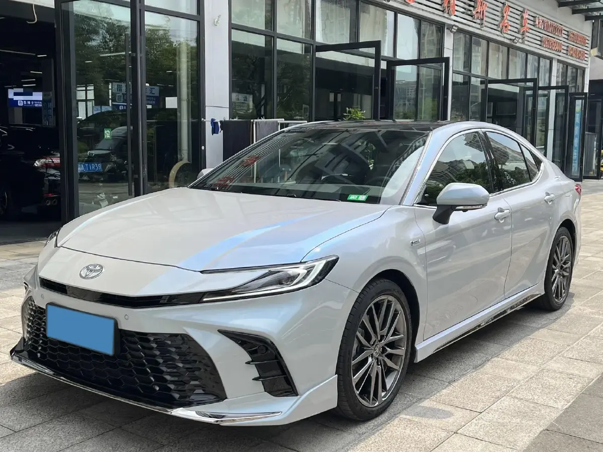 2024 Toyota Camry 2.0L 152HP L4 E-CVT Hybrid