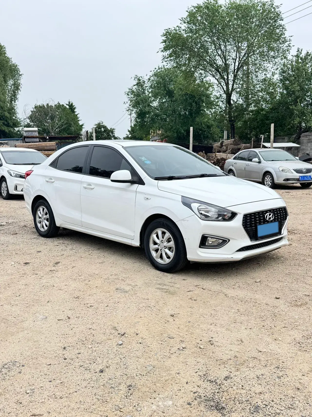 2017 HYUNDAI REINA thumbnail 3